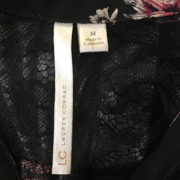 Floral Button-up Blouse - Picture 4 of 4